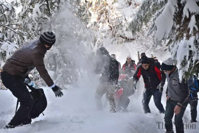 snow-fall-in-murree-1421527177-1062
